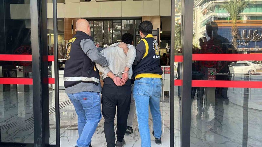 Alanya’da Sokakta Kadına Saldırıda Bulunan Şahıs Adliyeye Sevk Edildi