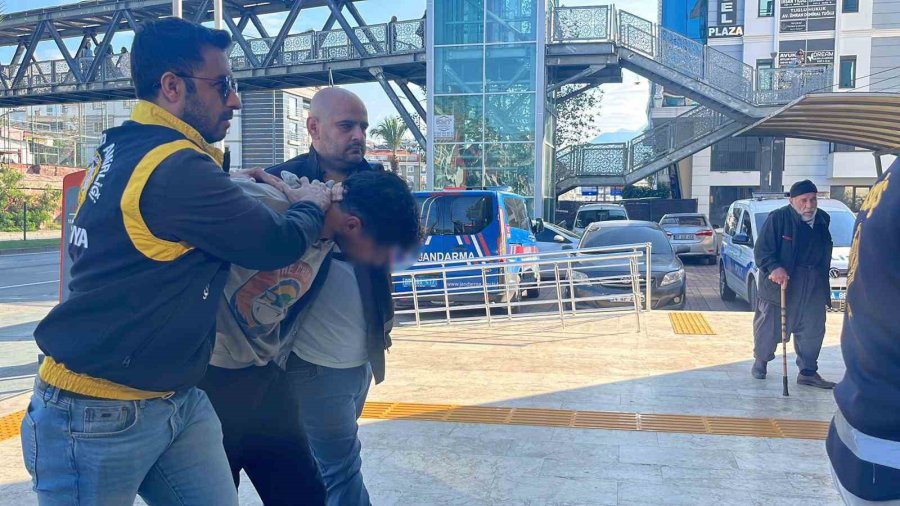 Alanya’da Sokakta Kadına Saldırıda Bulunan Şahıs Adliyeye Sevk Edildi