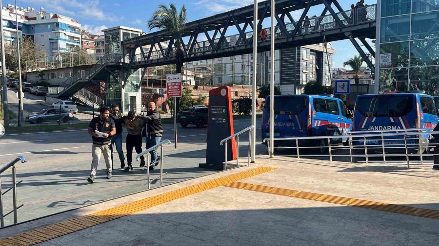 Alanya’da Sokakta Kadına Saldırıda Bulunan Şahıs Adliyeye Sevk Edildi