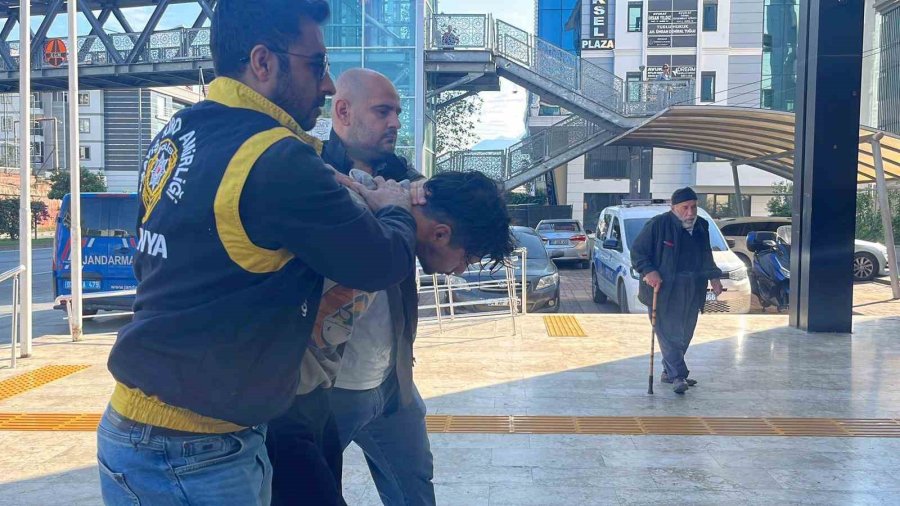 Alanya’da Sokakta Bir Kadına Yumruk Atıp, Makasla Yüzünü Yaralayan Şahıs Tutuklandı