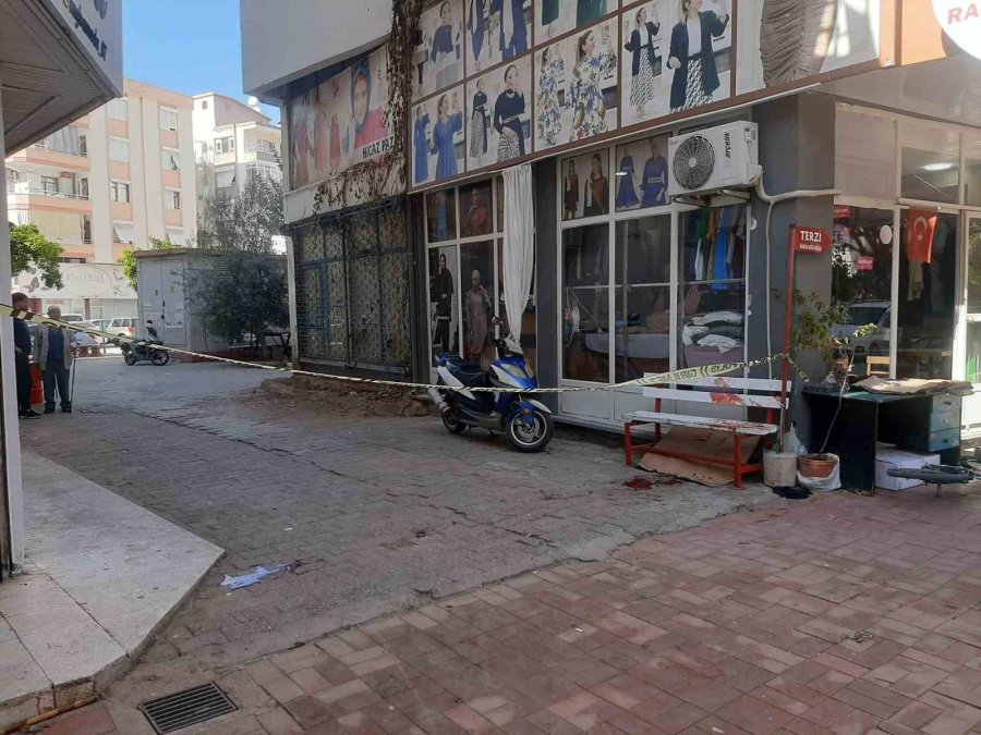 Gençlerin Kavgası Kanlı Bitti: Bıçaklayıp, Hiçbir Şey Olmamış Gibi Uzaklaştı