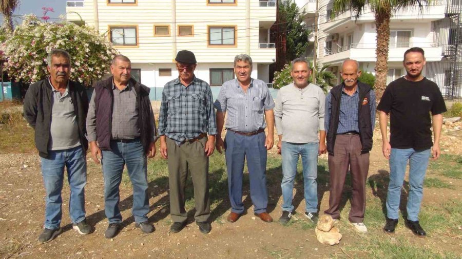 Mersin’de Bir Kişi Yer Altı Su Kaynaklarını Bulabiliyor, Bulduğunda Elektrik Çarpmışa Dönüyor