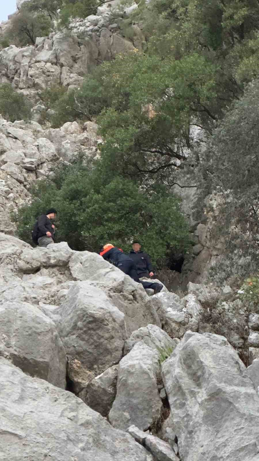 Yürüyüşe Çıktıkları Dağda Mahsur Kaldılar, Yardımlarına Jak Ve Afad Ekibi Yetişti