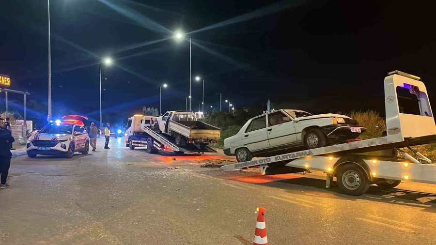 Alanya’da İki Aracın Çarpıştığı Kazada 2 Kişi Yaralandı