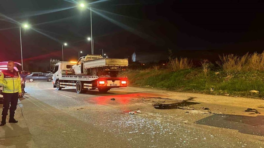 Alanya’da İki Aracın Çarpıştığı Kazada 2 Kişi Yaralandı