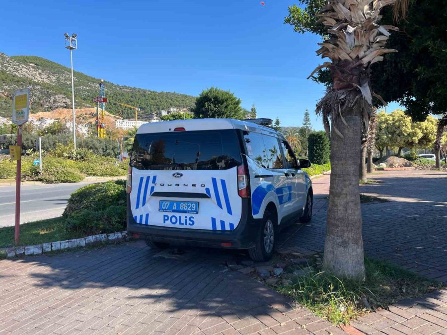 Alanya’da Plaj Büfesi Alev Alev Yandı