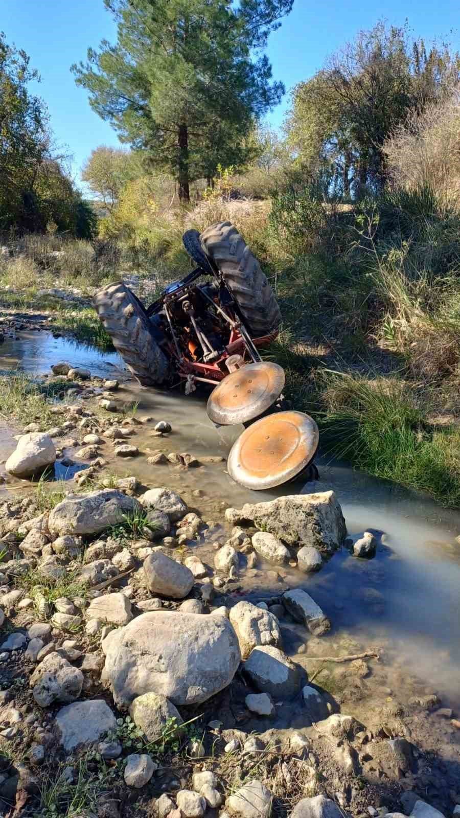 Devrilen Traktörün Altında Kalan Sürücü Hayatını Kaybetti