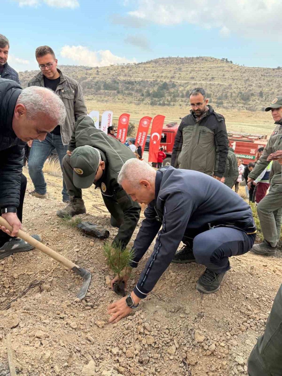 Karaman’da Şehit Düşen 20 Asker İçin Fidan Dikildi