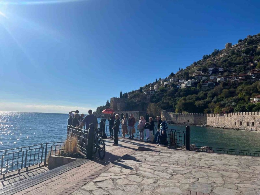 Lüks Kruvaziyer 616 Yolcu Ve 435 Mürettebatıyla Alanya’ya Demirledi