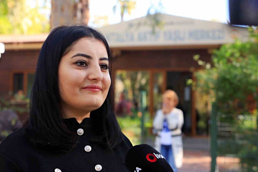 Dolandırıcıların Hedef Kitlesi 60 Yaş Üzerine Akıllı Telefon Kullanımı Eğitimi