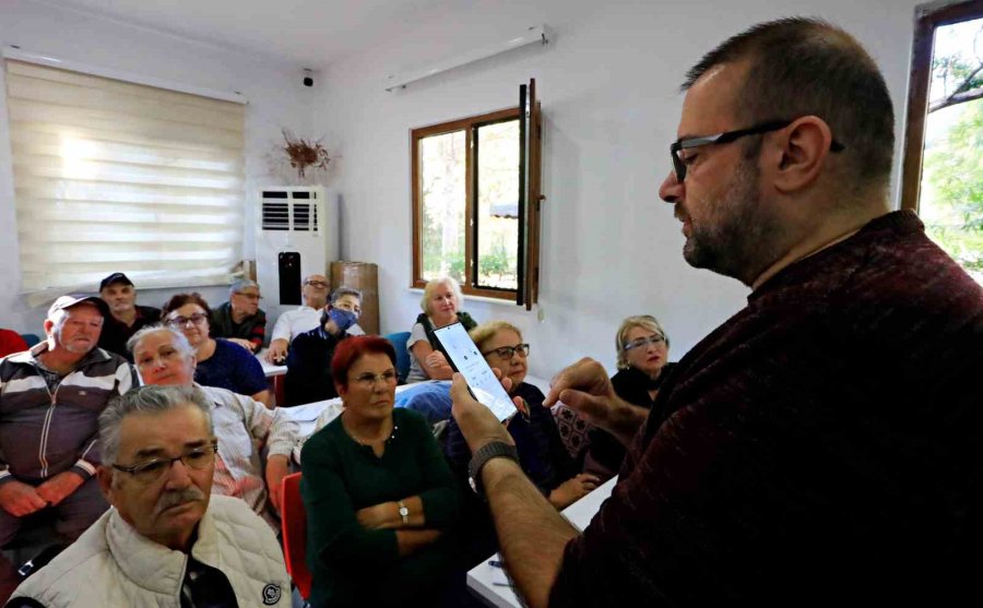 Dolandırıcıların Hedef Kitlesi 60 Yaş Üzerine Akıllı Telefon Kullanımı Eğitimi
