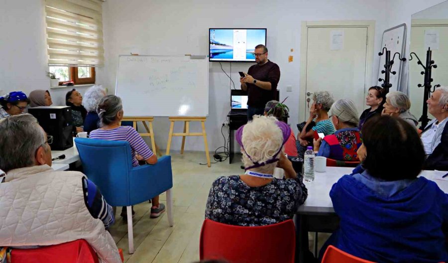 Dolandırıcıların Hedef Kitlesi 60 Yaş Üzerine Akıllı Telefon Kullanımı Eğitimi