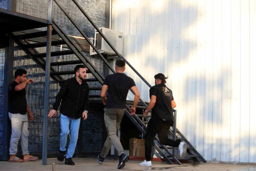 Sandalye Üretim Atölyesi Alev Alev Yandı