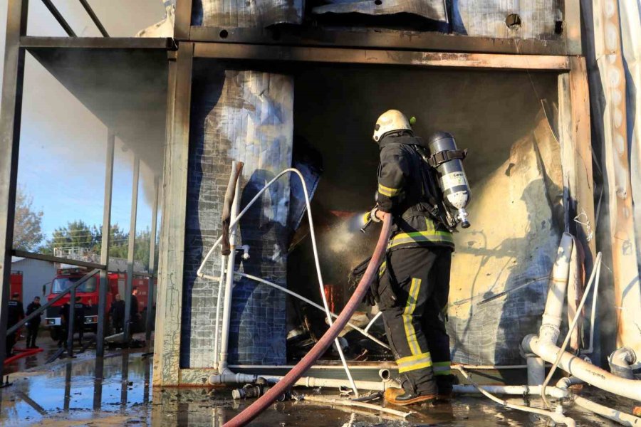 Sandalye Üretim Atölyesi Alev Alev Yandı