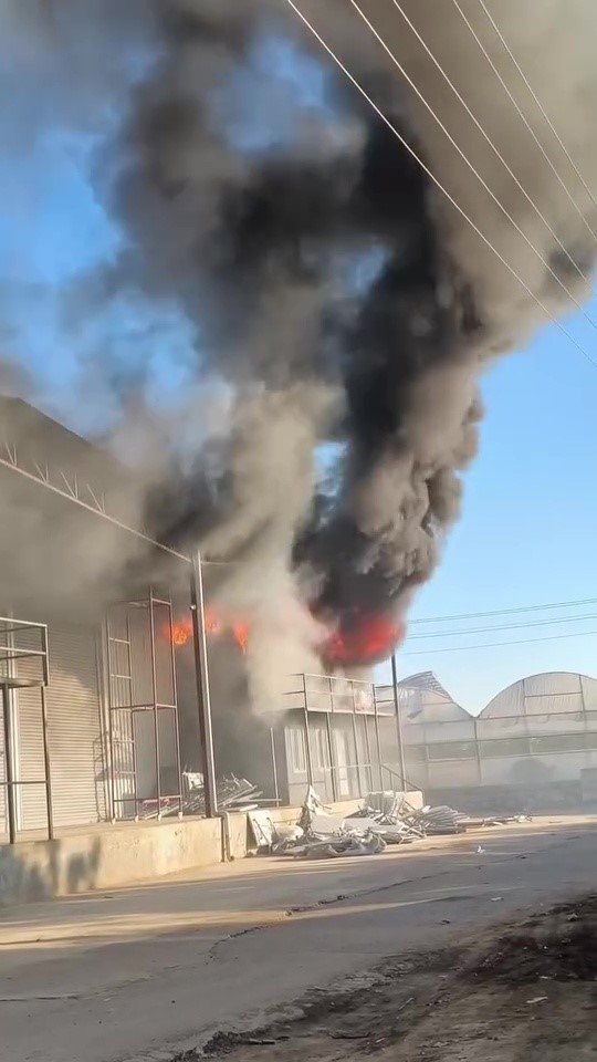 Sandalye Üretim Atölyesi Alev Alev Yandı