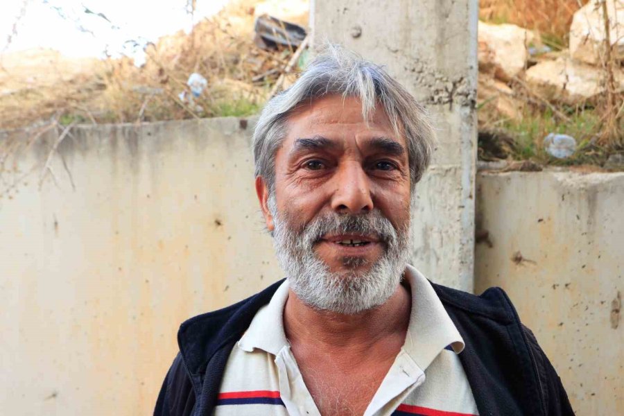 Evde Çıkan Yangında Yaşlı Çiftin Yardımına Komşuları Koştu