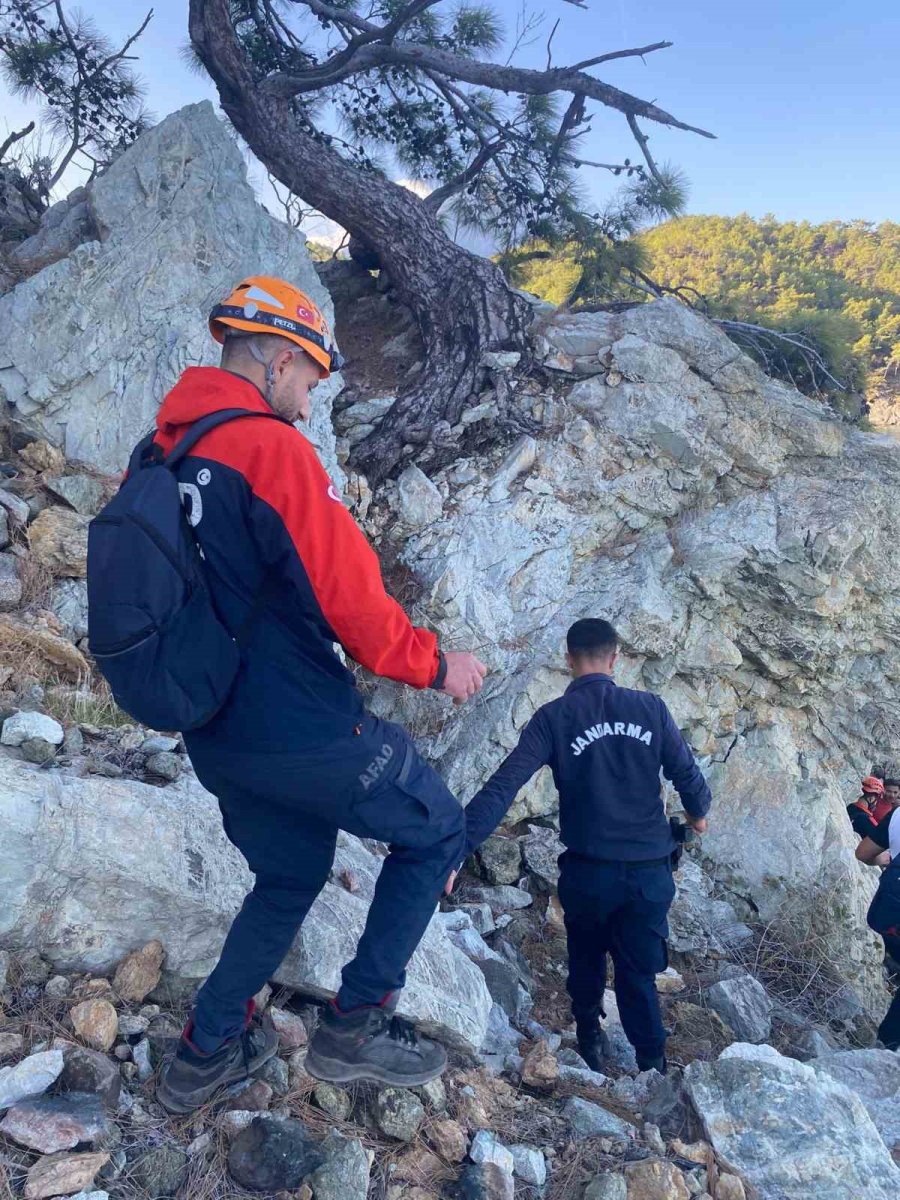 Dağlık Alanda Mahsur Kaldı, Afad Ve Jandarma Kurtardı