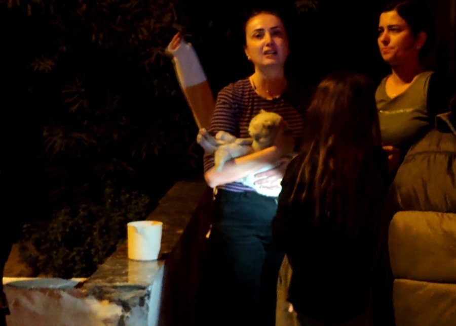 Antalya’daki Yangında 2 Kedi Telef Oldu, Sahipleri Gözyaşlarına Boğuldu