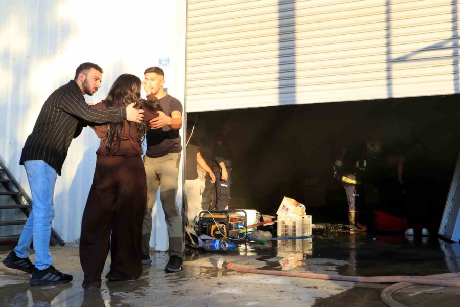 Sandalye Üretim Atölyesi Alev Alev Yandı