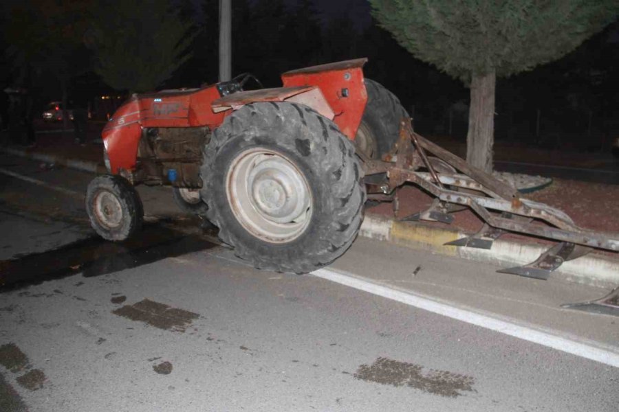 Konya’da Traktör İle Otomobil Çarpıştı: 2 Yaralı