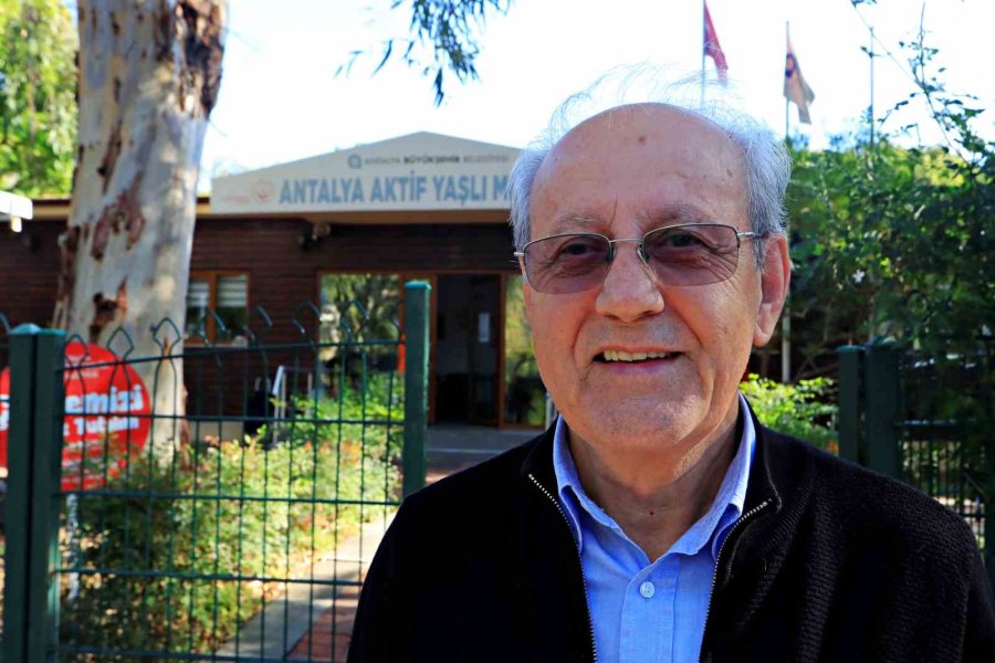 Dolandırıcıların Hedef Kitlesi 60 Yaş Üzerine Akıllı Telefon Kullanımı Eğitimi