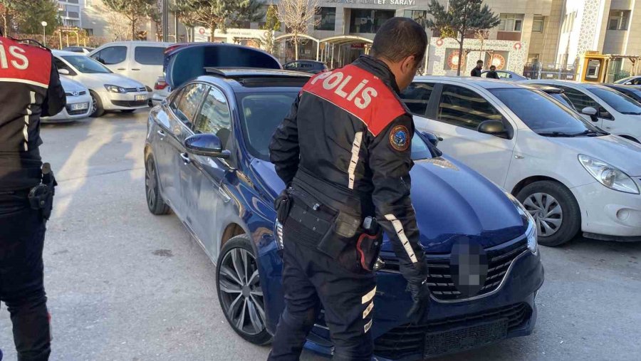 Jandarmadan Kaçtı, Kahve İçerken Polise Yakalandı