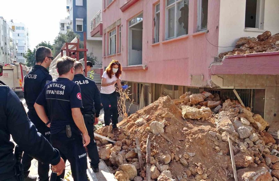 Kentsel Dönüşüm İçin Boşaltılan Binadaki Yangında Erkek Cesedi Çıktı