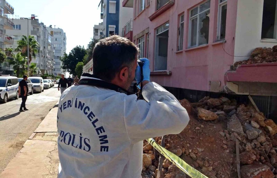 Kentsel Dönüşüm İçin Boşaltılan Binadaki Yangında Erkek Cesedi Çıktı