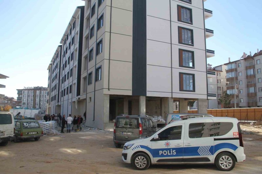 İnşaatta Asansör Boşluğuna Düşen Şahıs Yaralandı