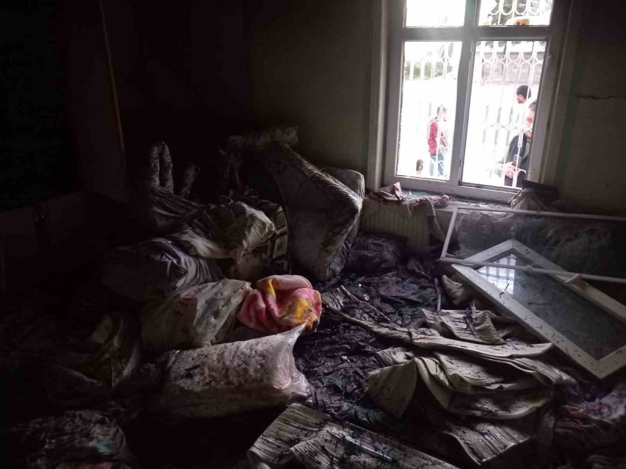 Ev Ve Dorsede Çıkan Yangın Korkuttu