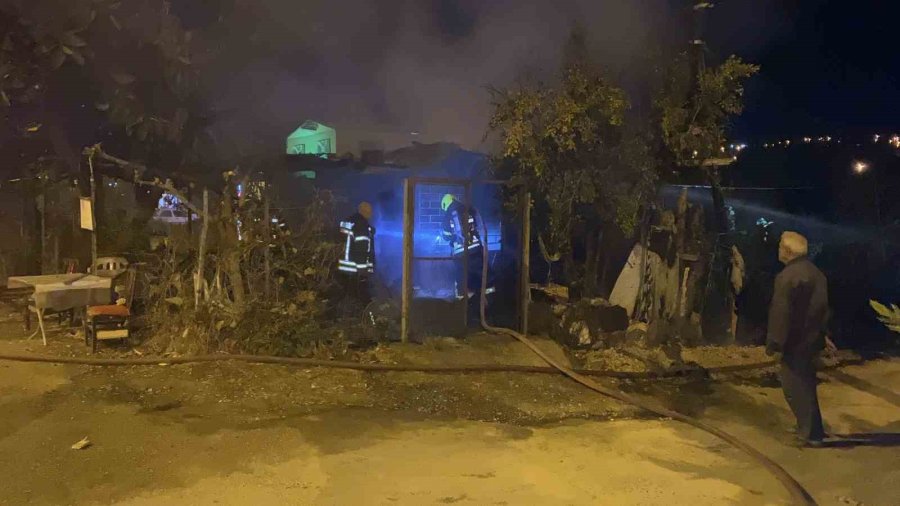 Hobi Bahçesindeki Baraka Alev Alev Yandı