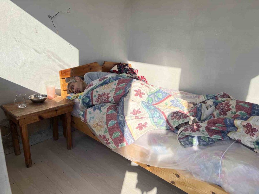 Engelli Kadının Kulübede Yaşamı Yürekleri Burktu