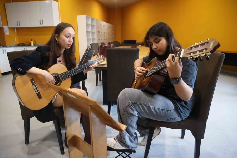 Geleceğin Sanatçıları İsmail Baha Sürelsan Konservatuvarı’nda Yetişiyor