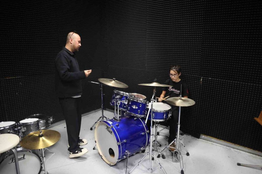 Geleceğin Sanatçıları İsmail Baha Sürelsan Konservatuvarı’nda Yetişiyor