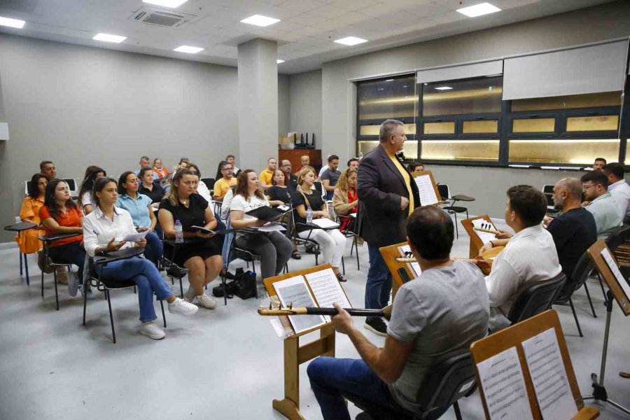 Geleceğin Sanatçıları İsmail Baha Sürelsan Konservatuvarı’nda Yetişiyor