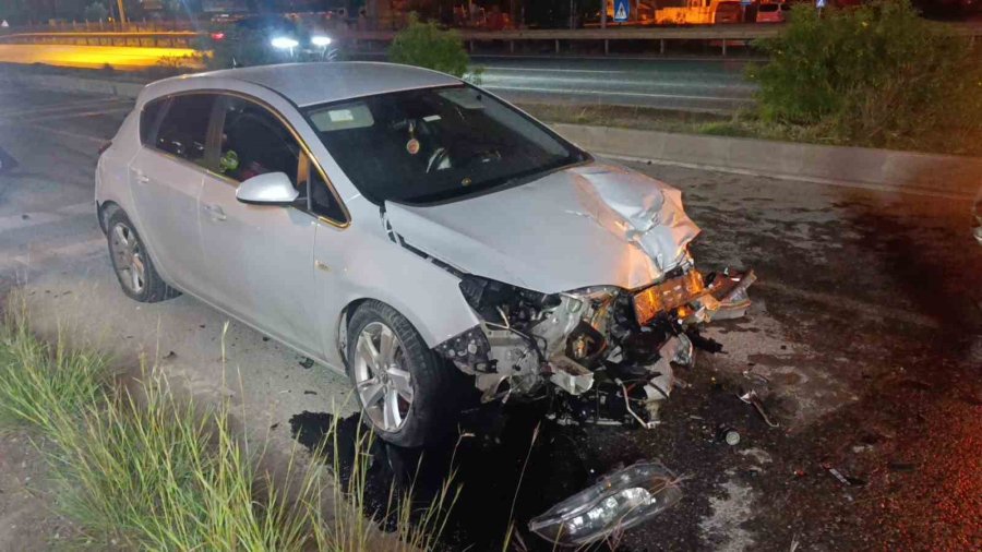 Havalanan Otomobil Hafif Ticari Araca Çarptı