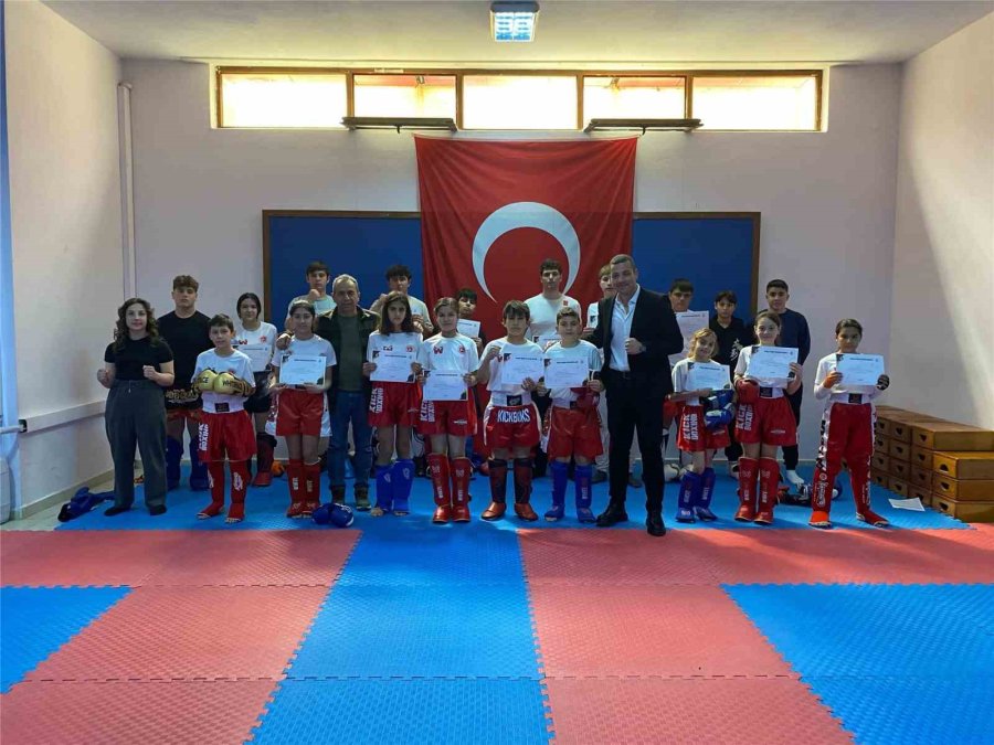 Kemer Belediyesi Çocukları Ve Gençleri Sporla Buluşturmaya Devam Ediyor