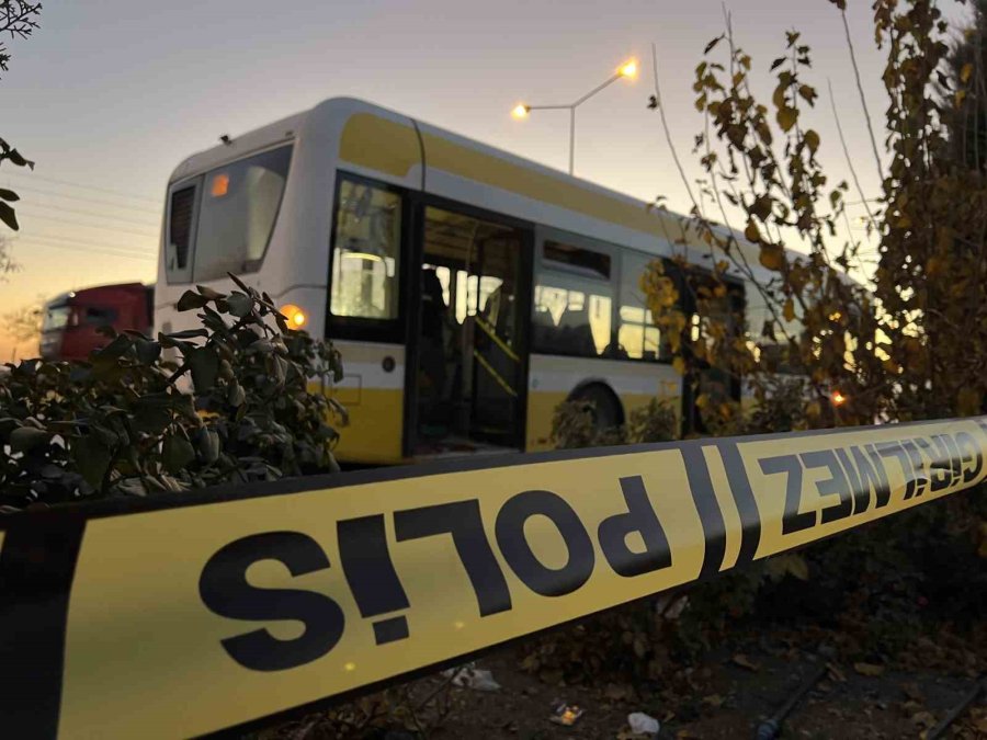 Otobüste Bıçaklanan Genç Hayatını Kaybetti