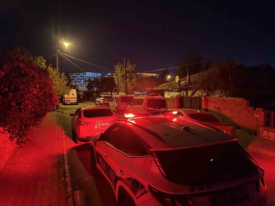 16 Yaşındaki Çocuk, Babasını Annesini Darp Ettiği İçin Öldürmüş