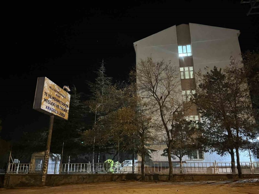 Niğde’de 6 Öğrenci Yedikleri Pastadan Sonra Hastanelik Oldu