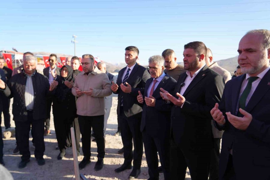 Niğde’de Topraksız Tarım Yöntemiyle Çilek Üretimi Kadın Emeğiyle Büyüyor