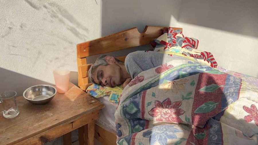 Engelli Kadının Kulübede Yaşamı Yürekleri Burktu