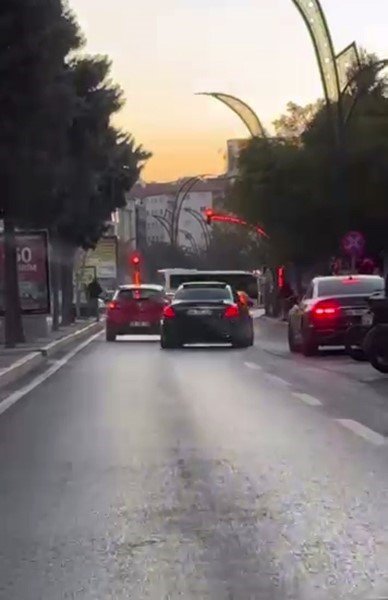 Drift Atan Sürücünün Tehlikeli Yolculuğu Kamerada