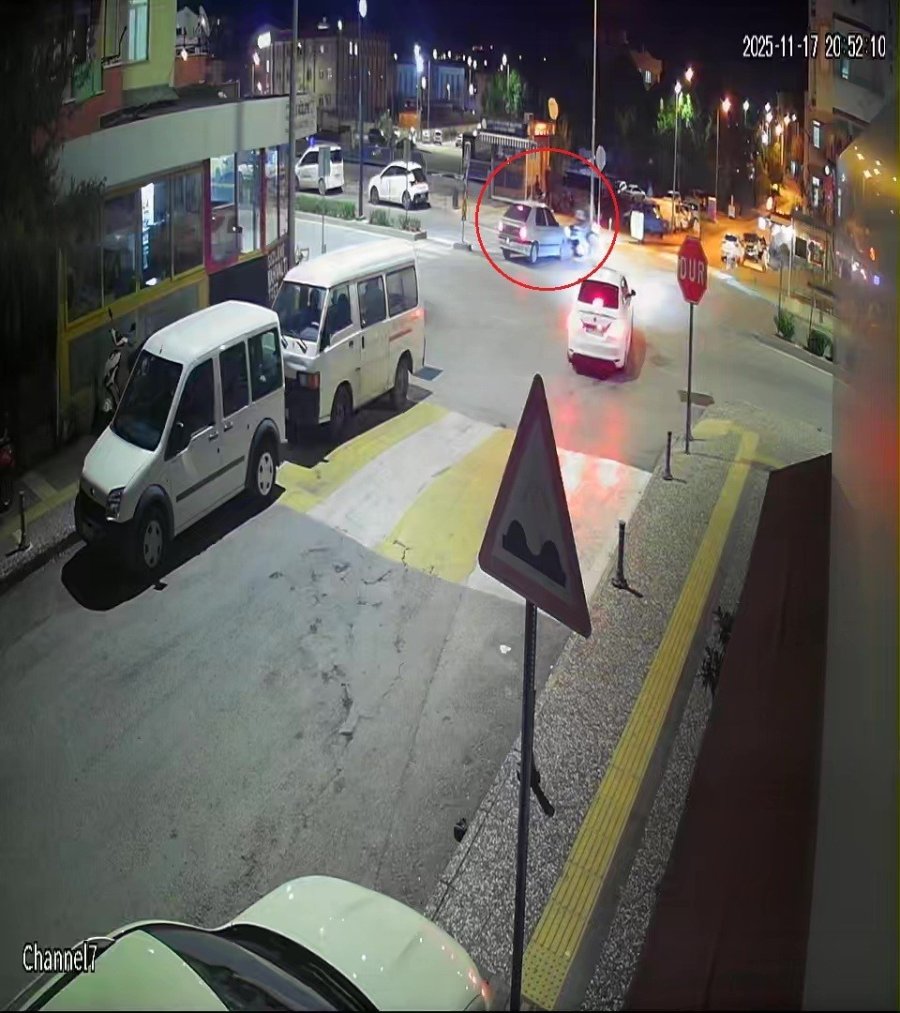 Motosikletli Aracın Üstünden Takla Atarak Uçtu