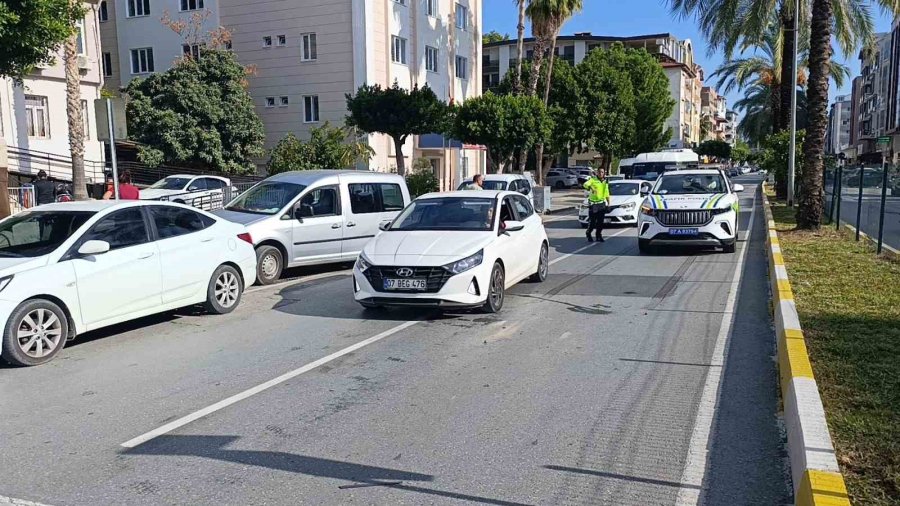 Babasının Kazada Hasar Alan Arabasını Gören Küçük Çocuk Gözyaşlarına Boğuldu