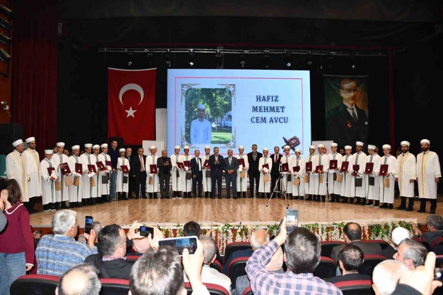 Akşehir’de 22 Hafız İçin İcazet Merasimi