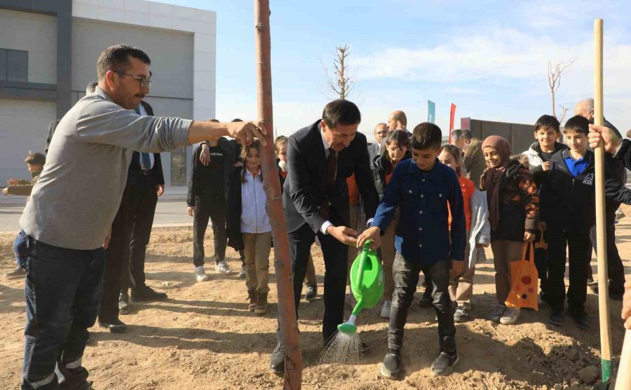 Karatay’da 10 Bin 400 Metrekarelik Alanda Fidan Dikildi