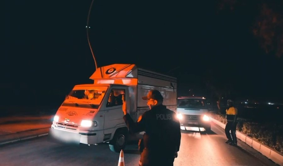 Vali Toros’un Katılımıyla Tarsus’taki Huzur Uygulamalarında Silah Ve Uyuşturucu Ele Geçirildi