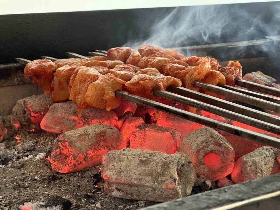 Uzmanı Uyardı: "yanlış Beslenmede Zehirlenme Ve Kalp Krizi Riski Var"