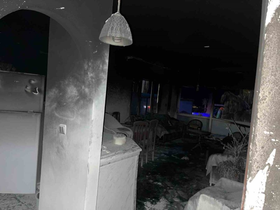 Alanya’da Apartmanda Çıkan Yangın Ekiplerce Söndürüldü